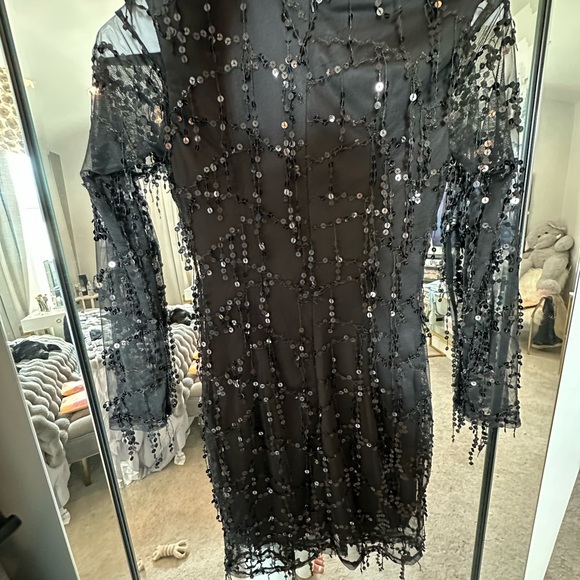 PrettyLittleThing Black Sequin Long Sleeve Dress - Picture 4 of 6